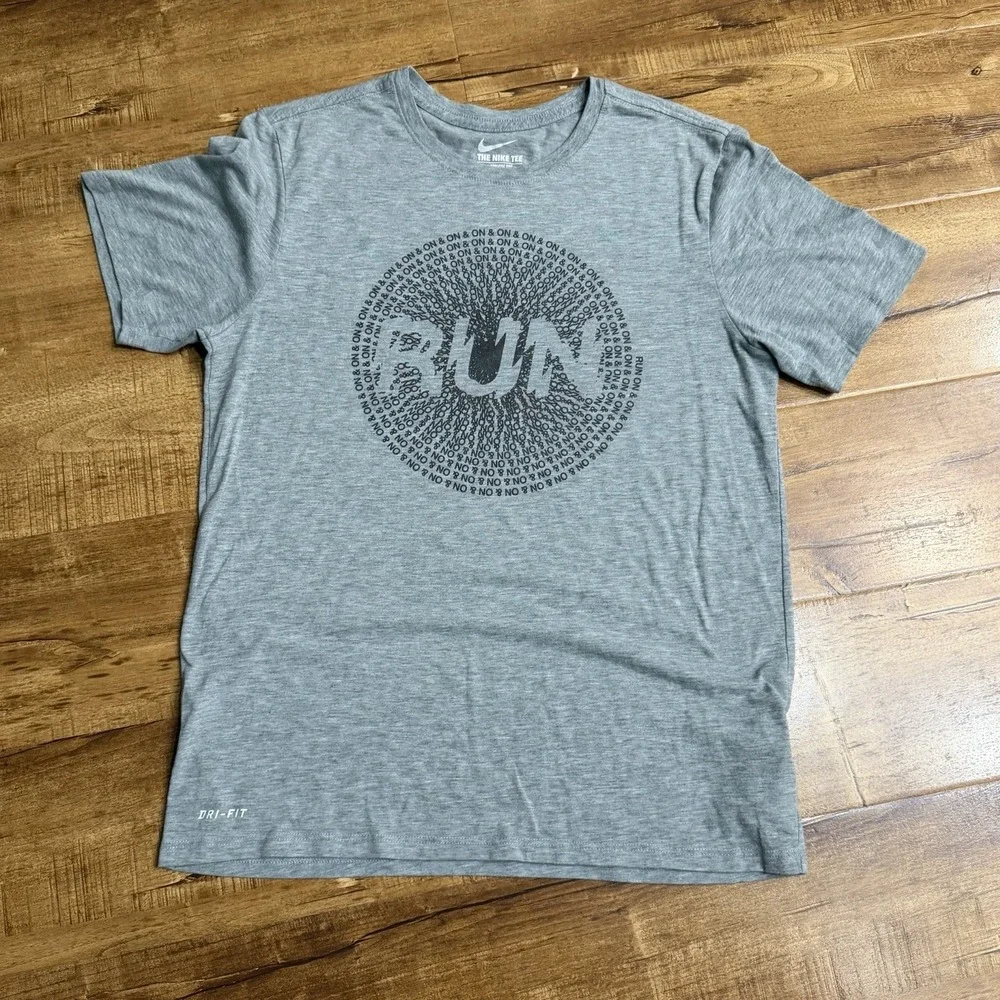 Nike Run Grey T-Shirt Men's Sz Medium Running Sports Tennis Gym Jogging